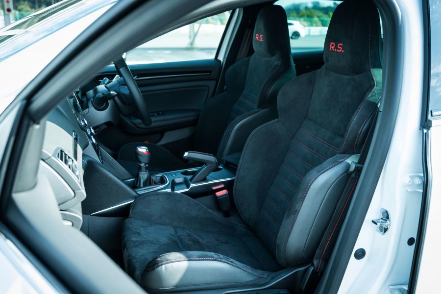 Интерьер Renault Megane R.S. Cup 2018 года  (JP) (фото 15 из 26)